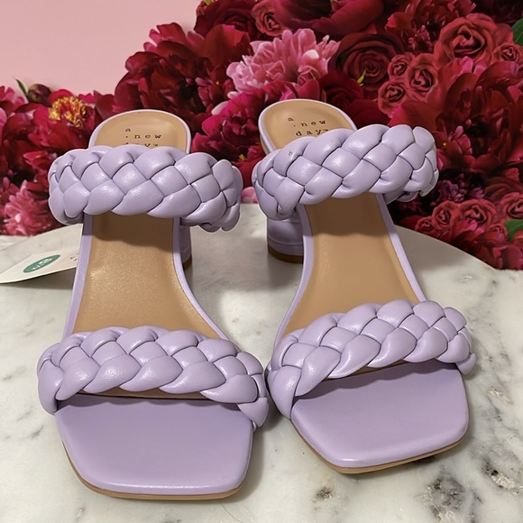 New Day Shoes - A New day beautiful sandals 👡 in lilac color (size 8 1/2) - New